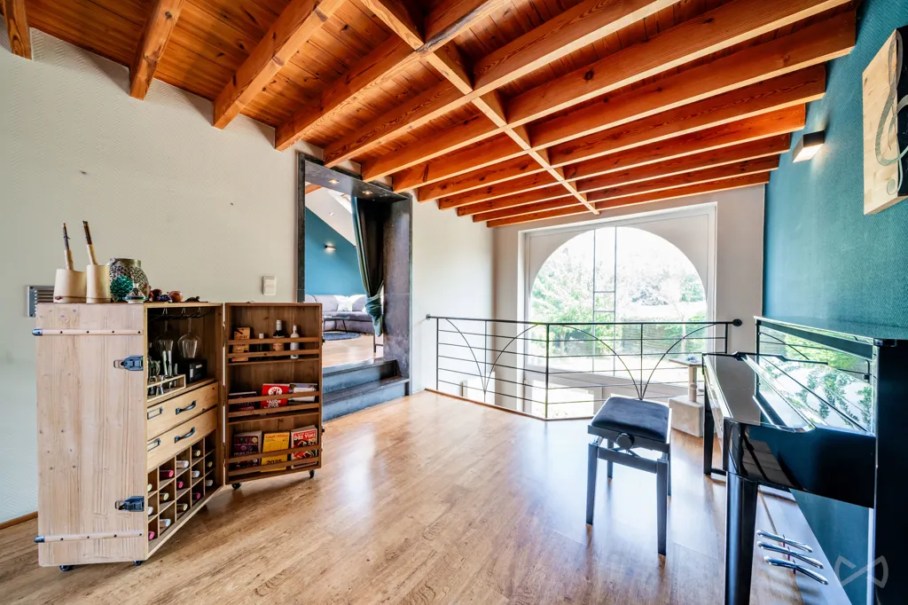 Elutuba - Three-Storey House with Terrace in Bray