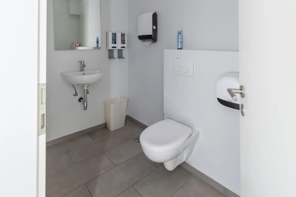 Bagni - Office Space with Sea View in Reykjavik