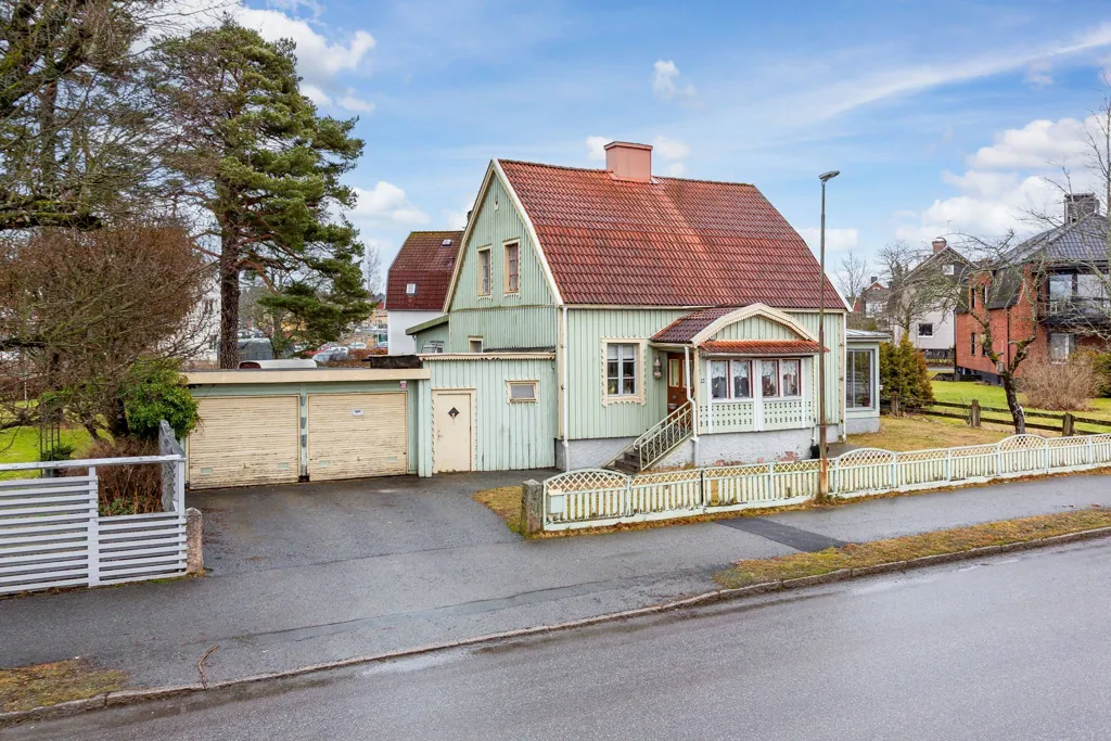 Välivaade - Century-Old House with Winter Garden in Jönköping