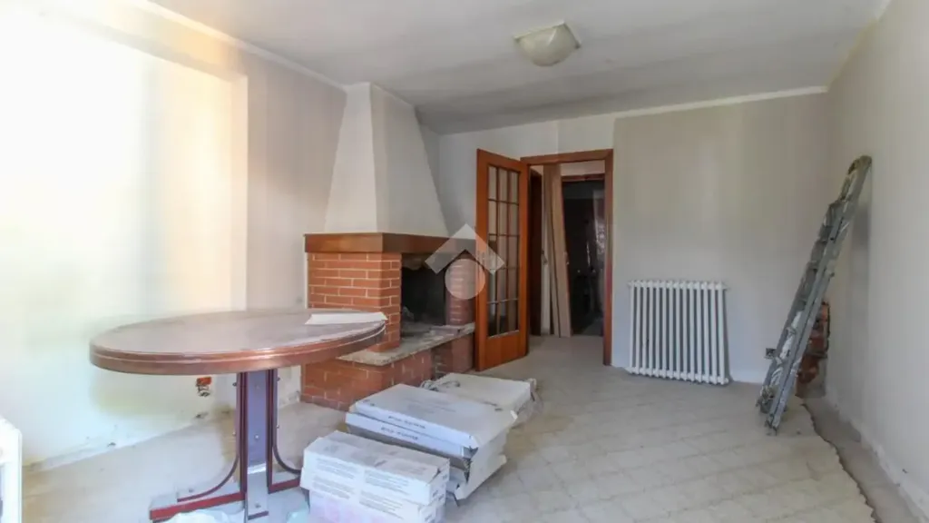 Elutuba - Triplex with Balcony in Vestone