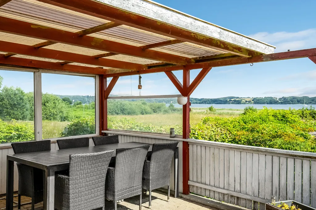 Terraza - Vacation Home with Waterfront View in Sellerup Strand