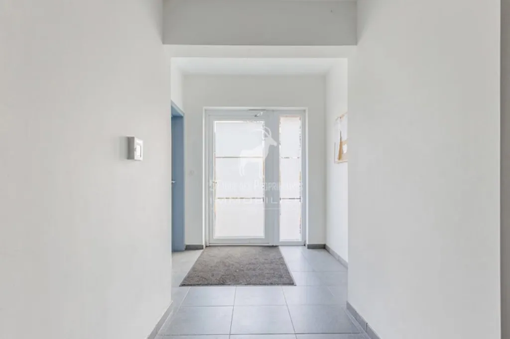 hallway_entrance