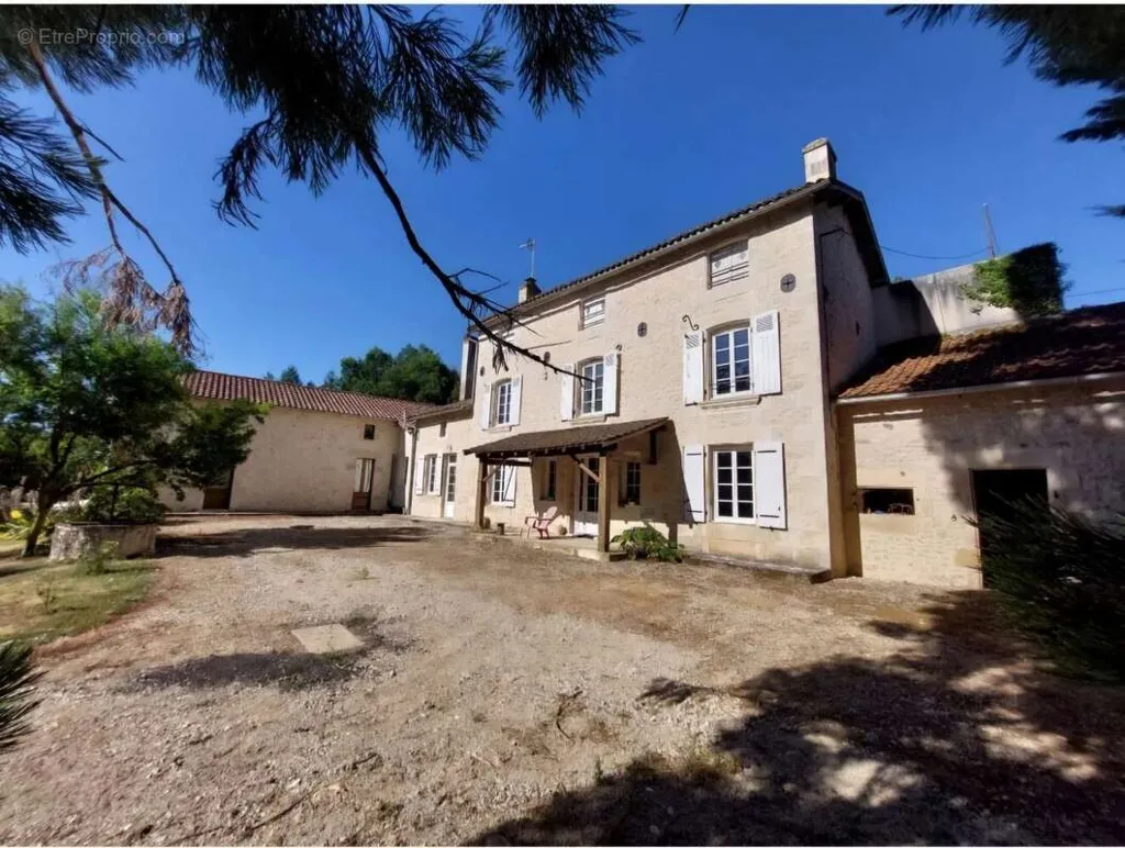Esterno - Forest Property with Pool in Valdivienne