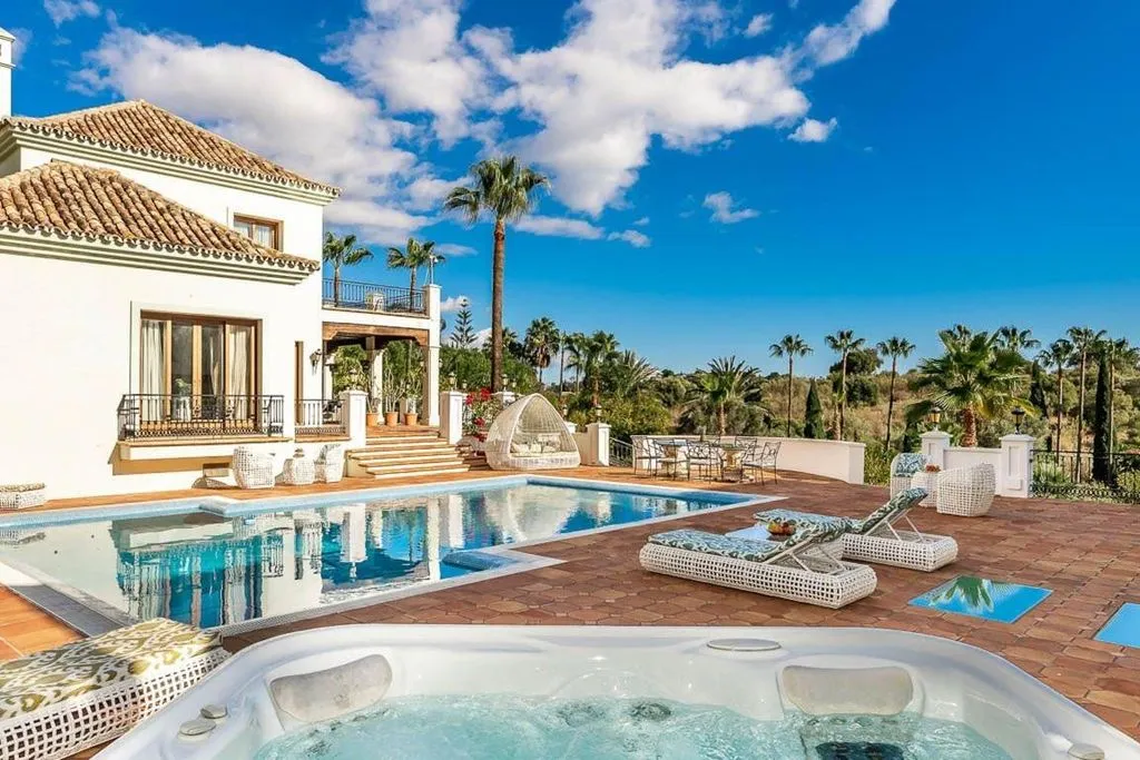 Piscine - Luxury Villa with Pool in Estepona