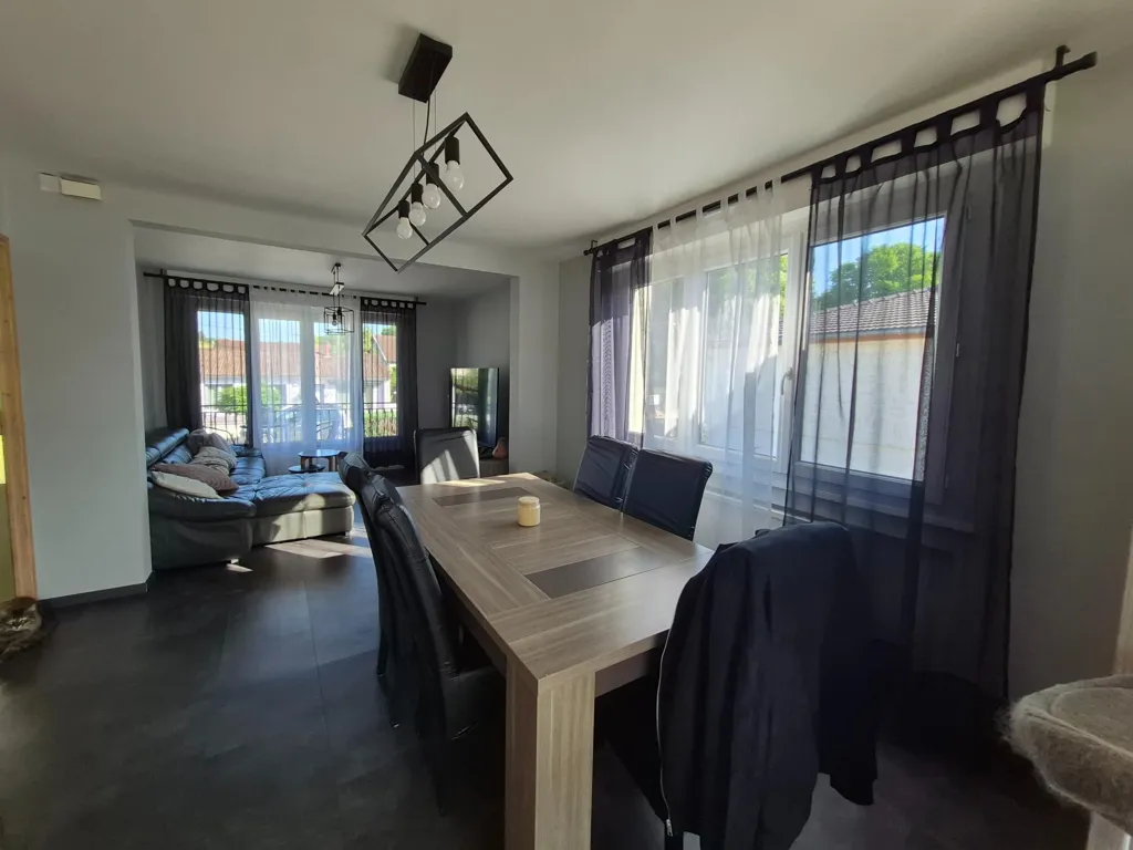 Salle à manger - Maison rénovée avec jardin dans un quartier calme à Verdun