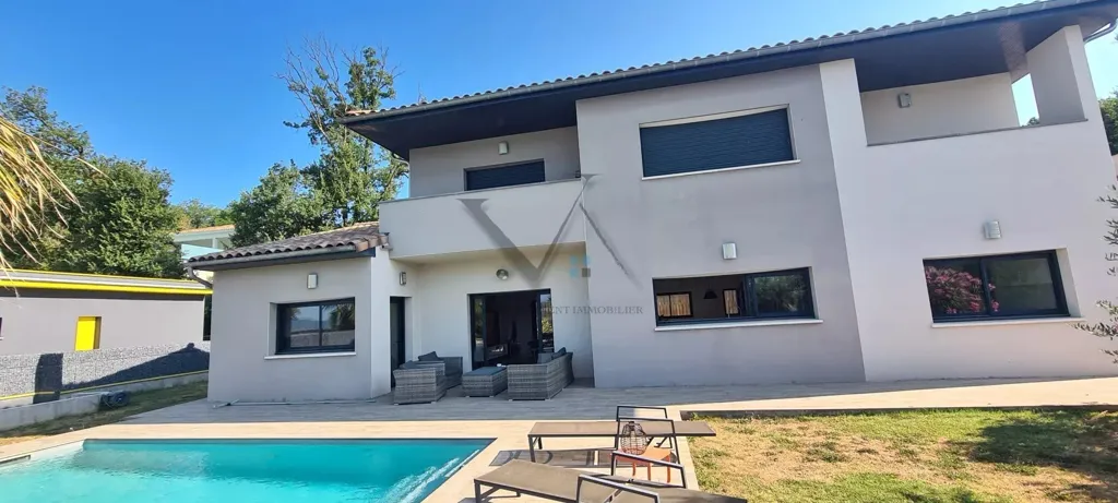 Piscine - Villa Contemporaine avec Vue Dominante près de Montélimar