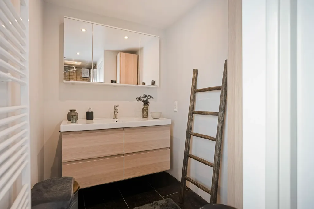 Bathrooms - Detached House with Solar Panels in Heerlen