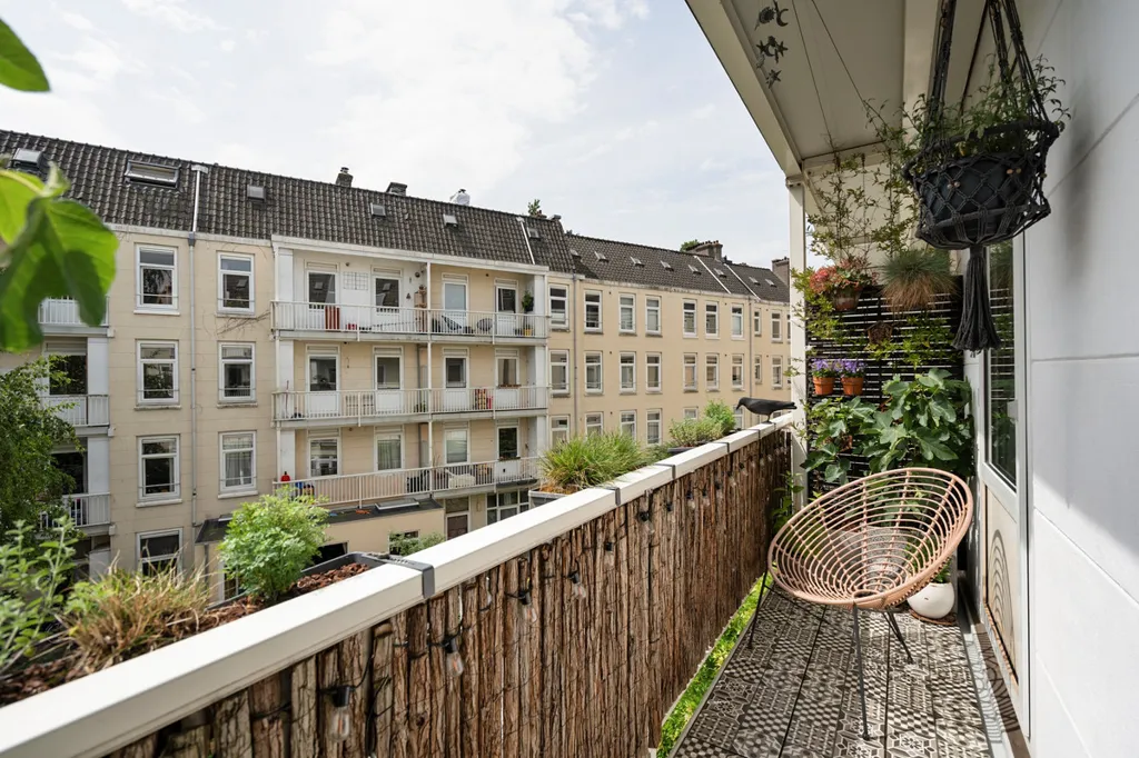 Rõdu - Light-Filled Apartment with South Balcony in Amsterdam