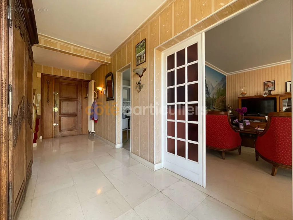 Hallway - Spacious House with Workshop Potential in Tourville-sur-Odon