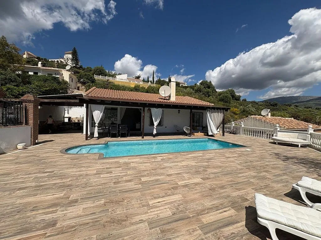 Bassein - Chalet with Pool and Terrace in La Viñuela