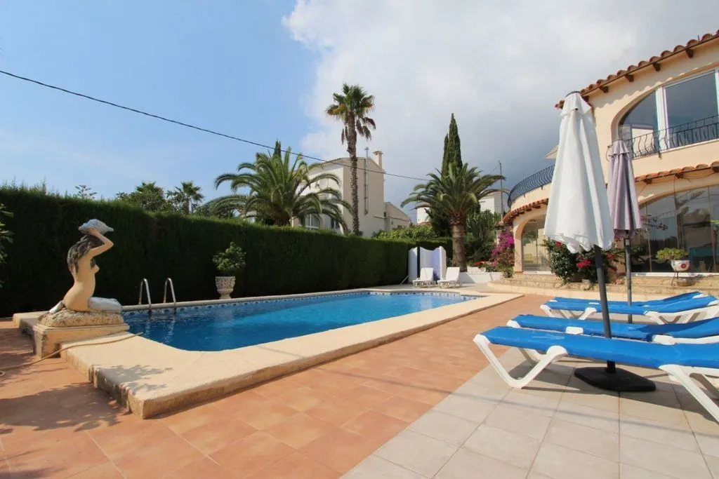 Piscine - Mediterranean Villa with Pool in Calpe