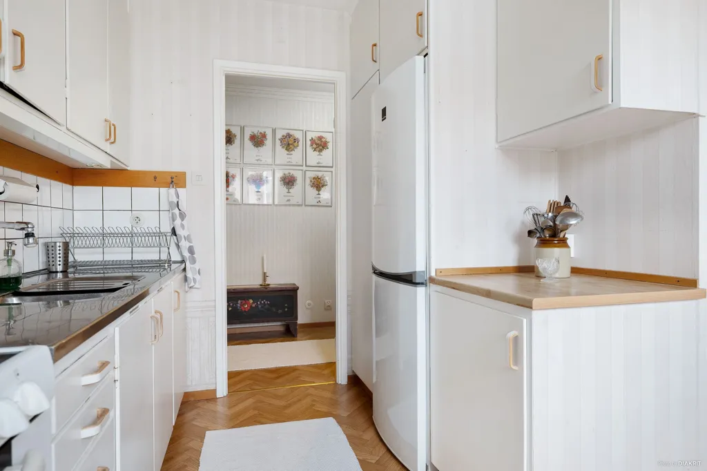 Cuisine - Apartment with Balcony in Central Location