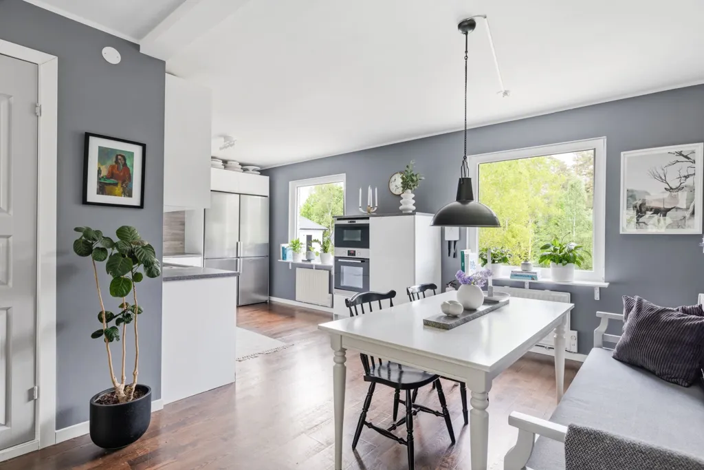 Dining Room - Family-Friendly Semi-Detached House in Taberg