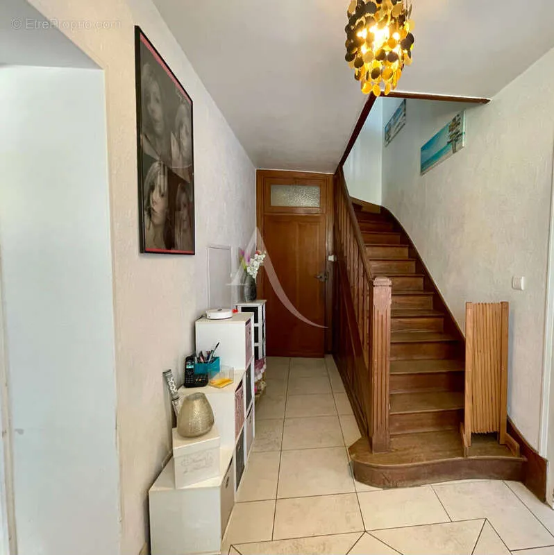 Pièces - Maison avec Piscine et Studio à Selles-sur-Cher