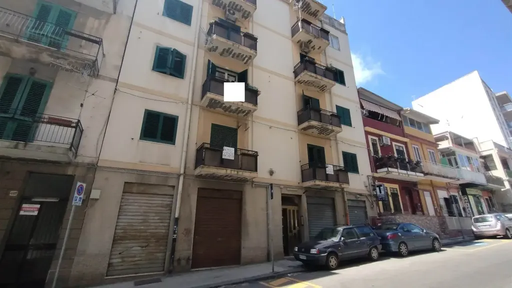 Välivaade - Three-Storey Flats with Balcony in Messina