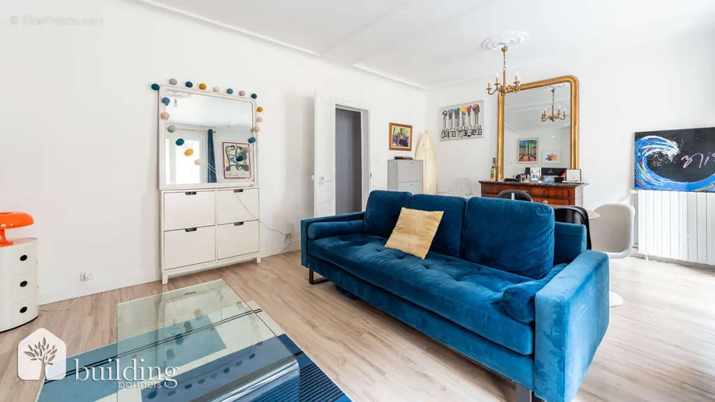 Elutuba - 2-Bedroom Parisian Flat near Arc de Triomphe