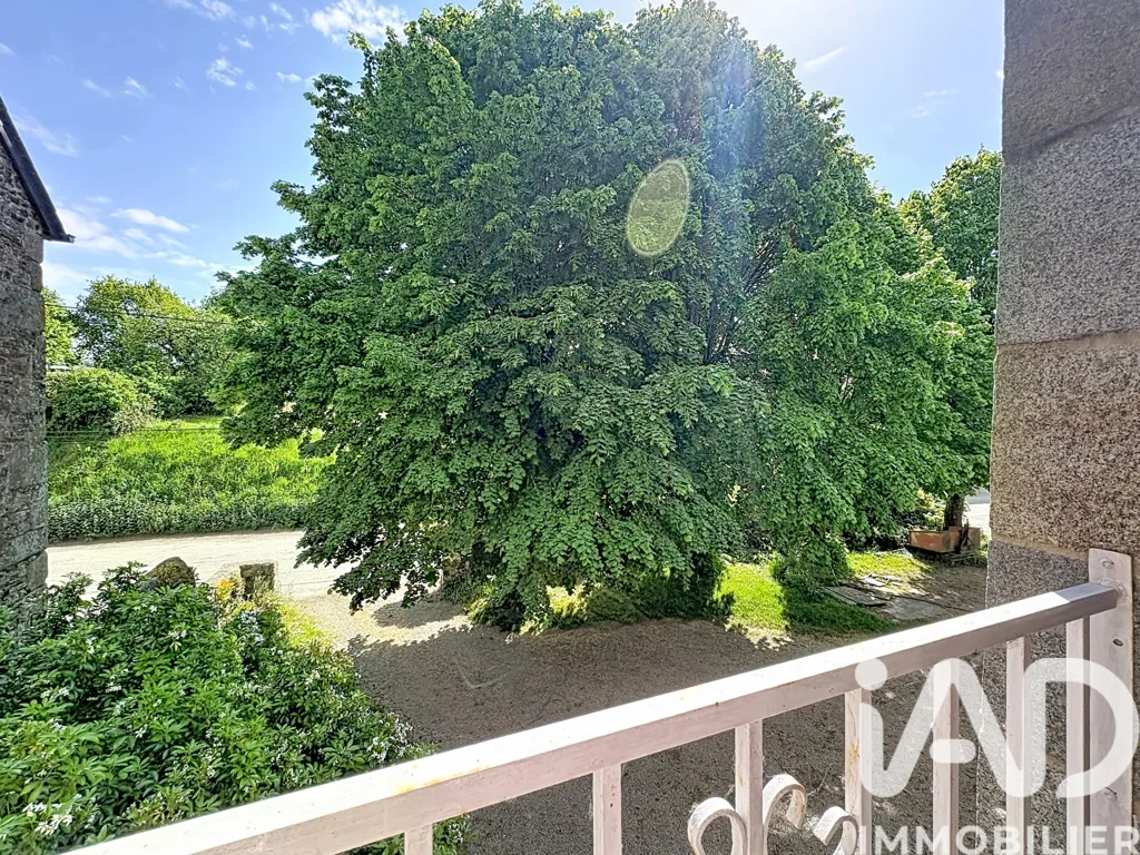 Balcon - Maison en Pierre avec Grenier à Epiniac