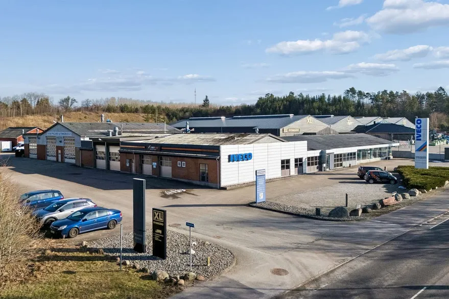 Aed - Extensive Workshop with Showroom in Ryomgård