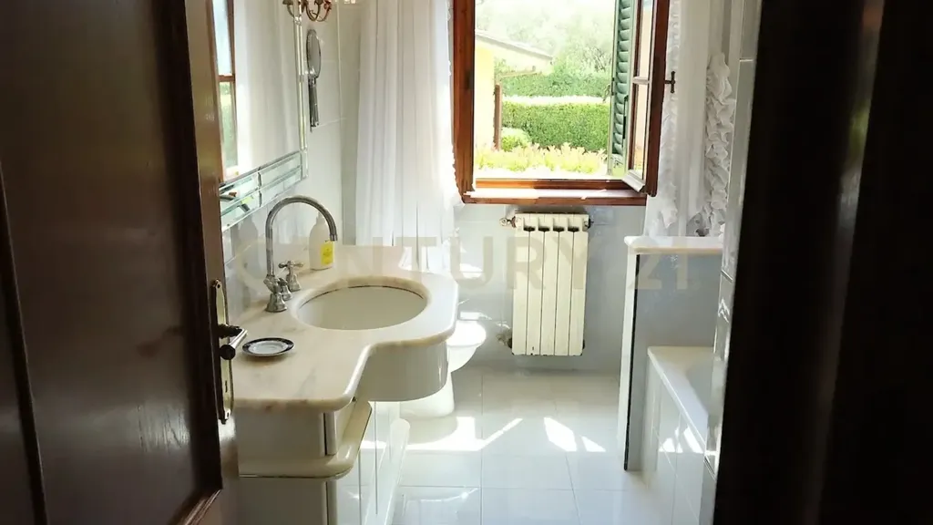 Salles de bain - Villa with Garden and Terrace in Pescaglia