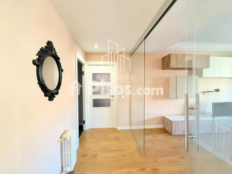 Esik - Student Flat with Balcony in Avenida de Mirat