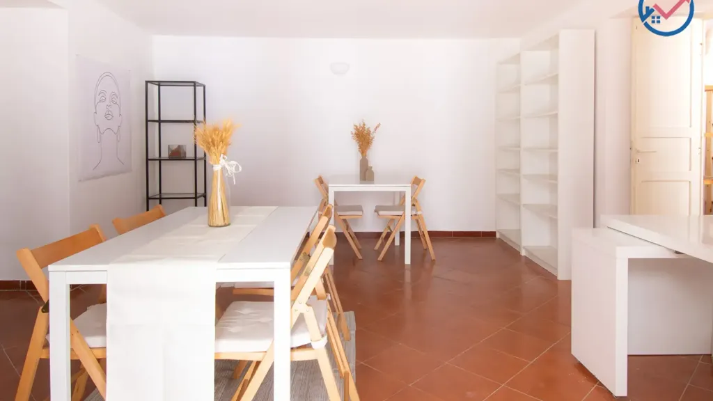 Dining Room - Trilocale with Private Garage in Palermo