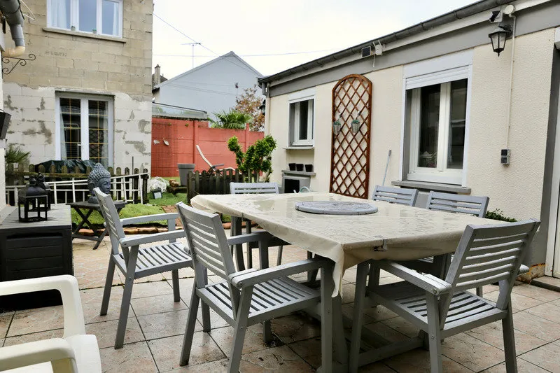 Terrass - 4-Piece House with Garden in Reims Chalet