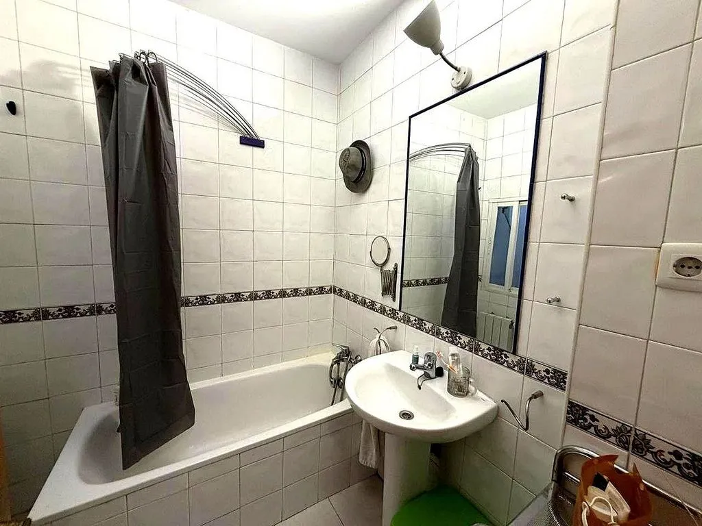 Modern Flat with Balcony in Argüelles, Madrid