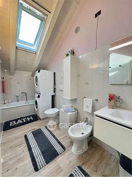 Salles de bain - Rear-Facing Apartment with Balcony in Trento