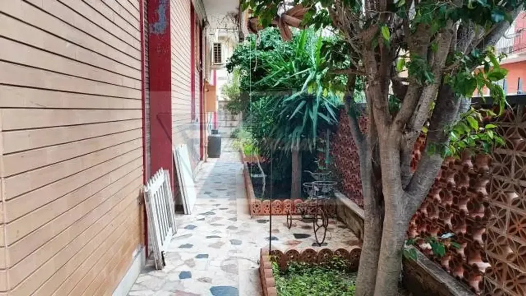 Jardin - Semi-Detached House for Renovation in Siracusa