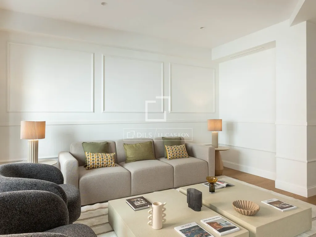 Living Room - Luxury Flat with High Ceilings in Salamanca