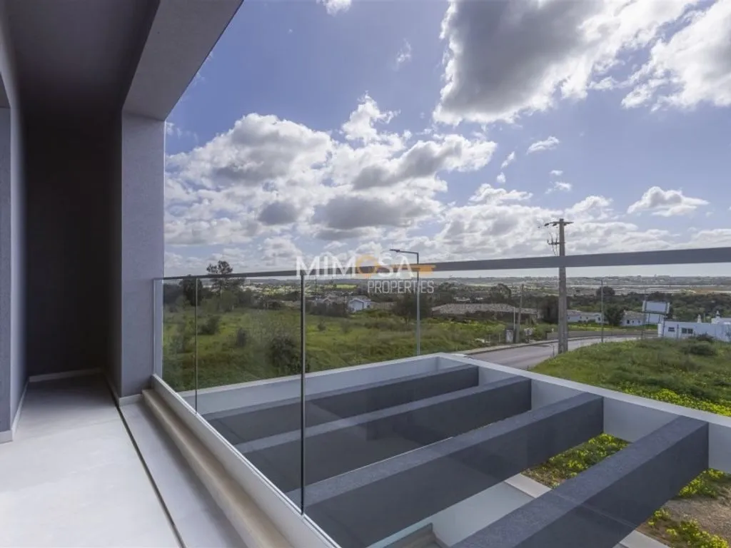 Rõdu - Contemporary Villa with Pool in Mexilhoeira Grande