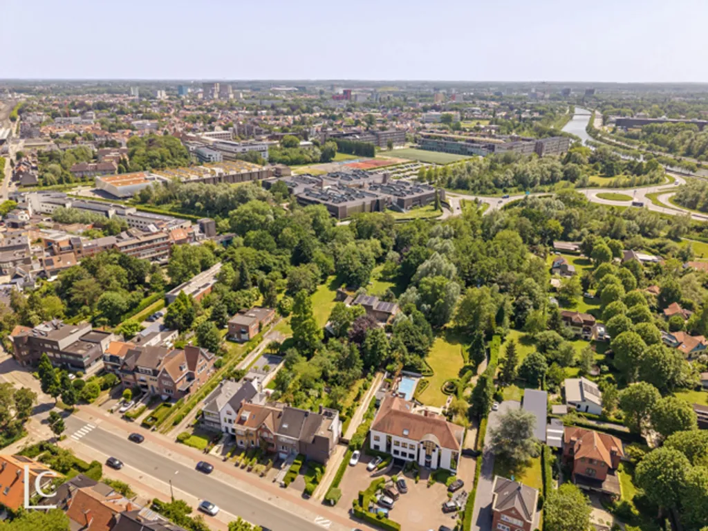 Õhuvaade - Multi-Functional House with Pool in Gent