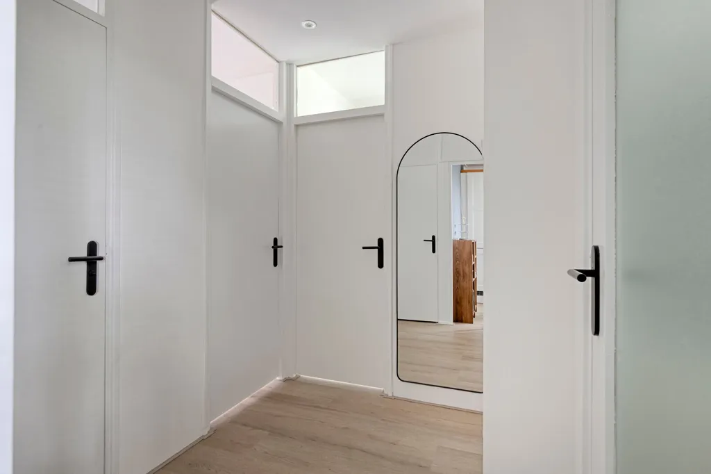 Pièces - Modern 3-Bedroom Flat with Balcony in Rotterdam