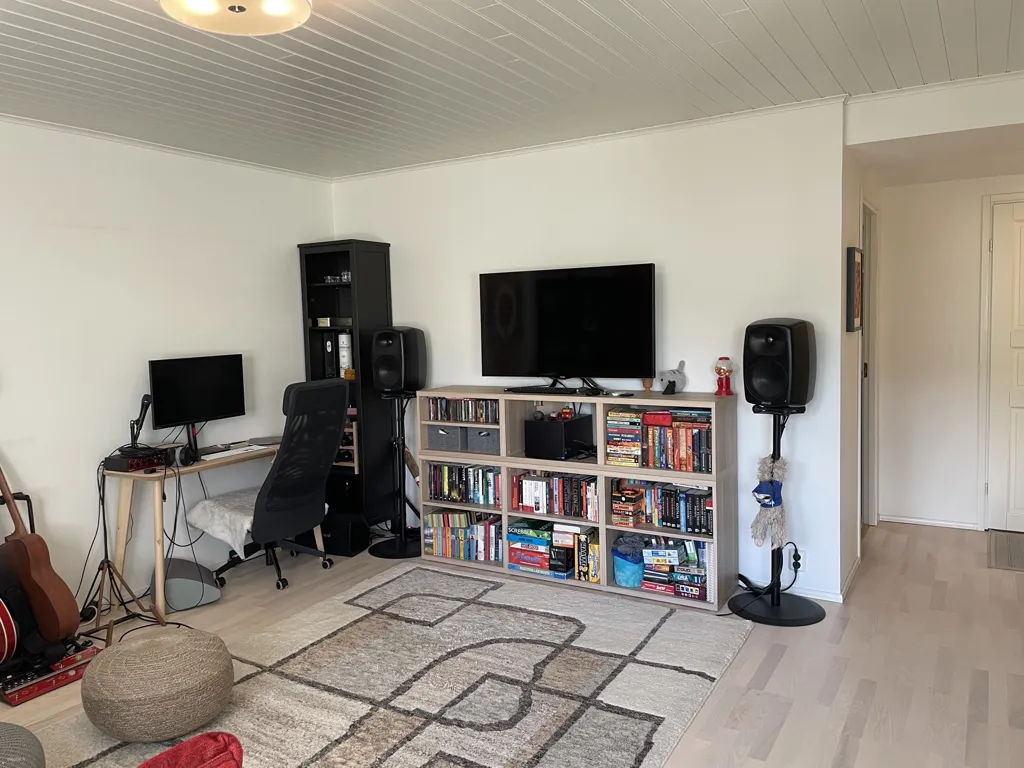 Soggiorno - Spacious Apartment with Garden in Tikkurila, Helsinki