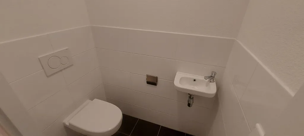 Salles de bain - Modern Apartment with Balcony near Breda Centraal