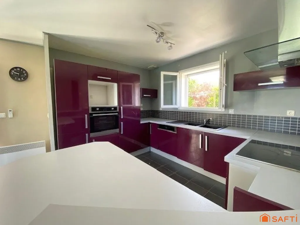 Cuisine - Maison avec Piscine et Vue Dégagée à Lanta