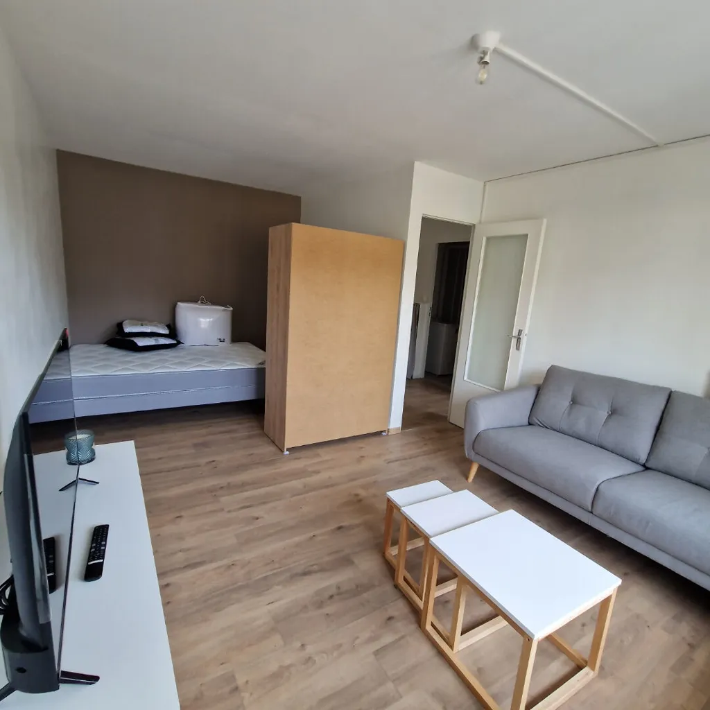 Chambres - Studio Rénové avec Balcon dans Environnement Calme