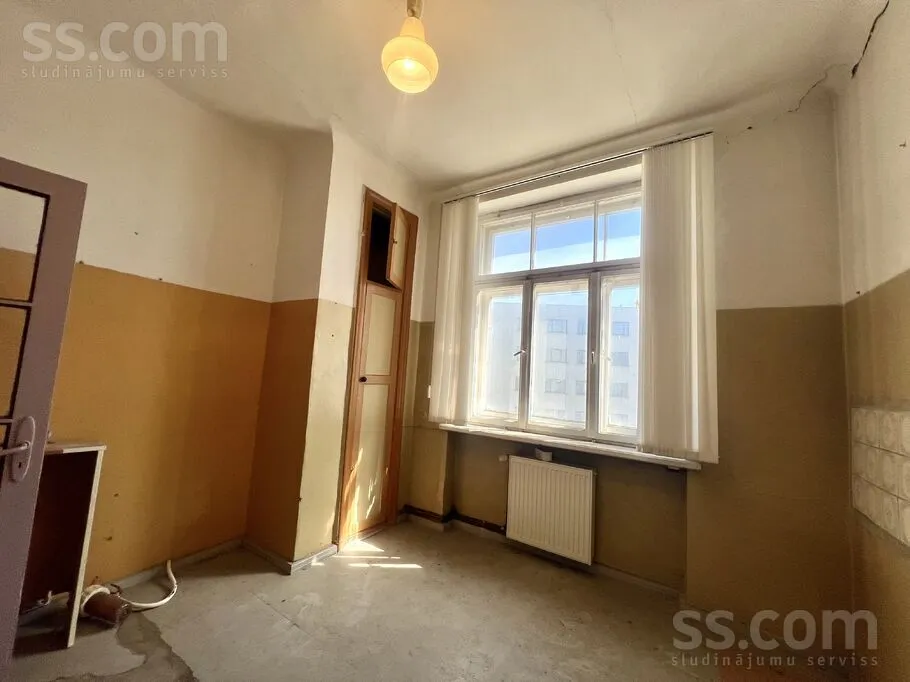Pièces - Spacious Two-Bedroom Flat in Liepāja Centre