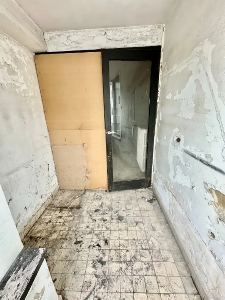 Pièces - Appartement à Rénover avec Terrasse à Bruxelles