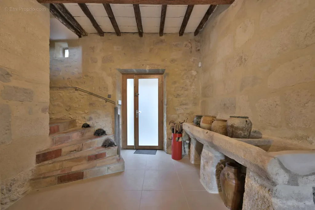 Esik - Stone House with Panoramic View in Sommières