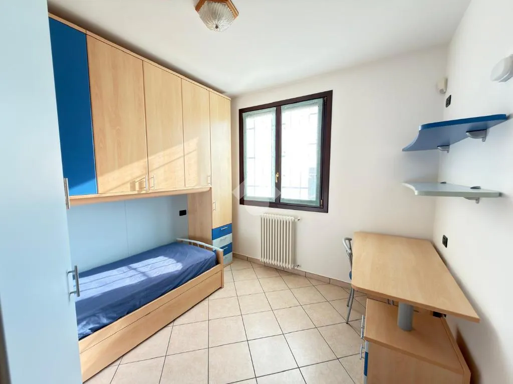 Chambres - Corner Semi-Detached Villa with Garden in Castel Goffredo