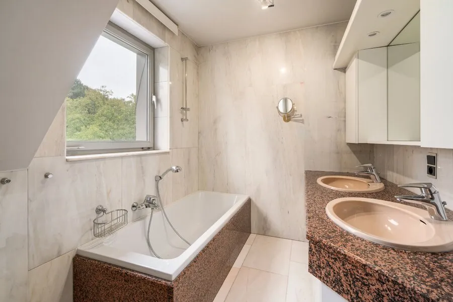 Bathrooms - Open-Plan House with Garden in Grimbergen