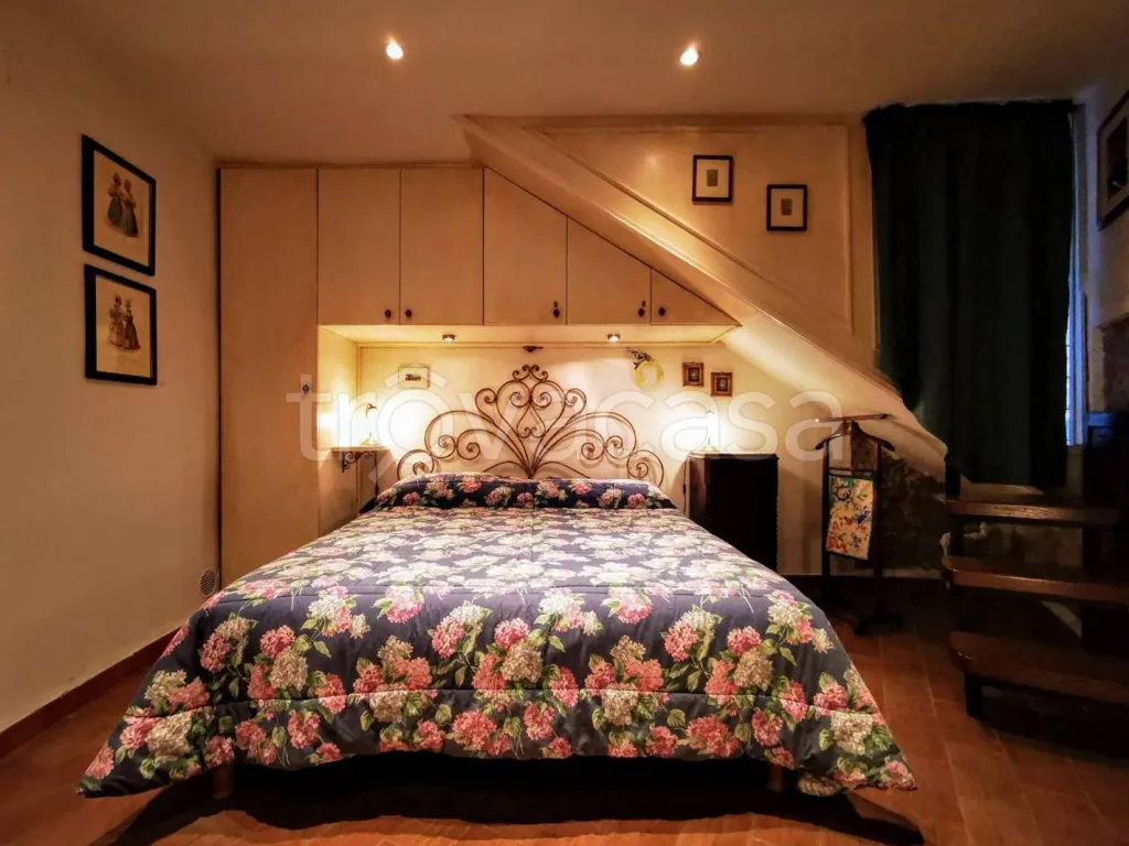 Chambres - Two-Unit House with Balcony in Sermoneta