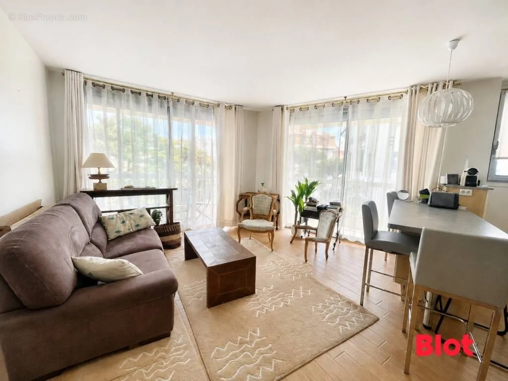 Elutuba - 3-Bed Flat with Terrace near La Baule Beach