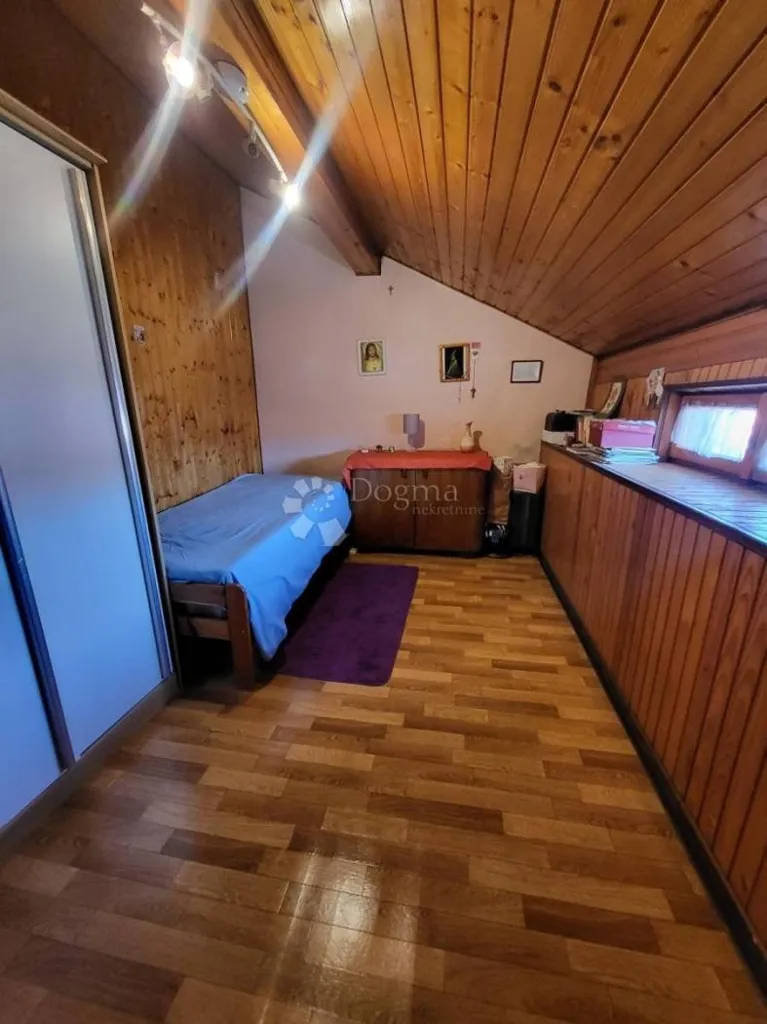 Magamistoad - Two-Storey Apartment with Terrace in Nin