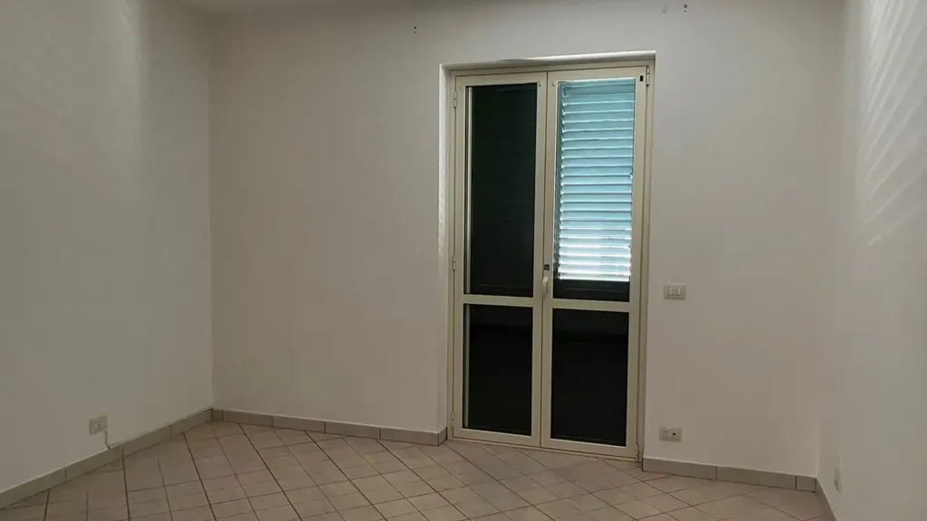 Stanze - Three-Bedroom Flat with Balconies in Siderno