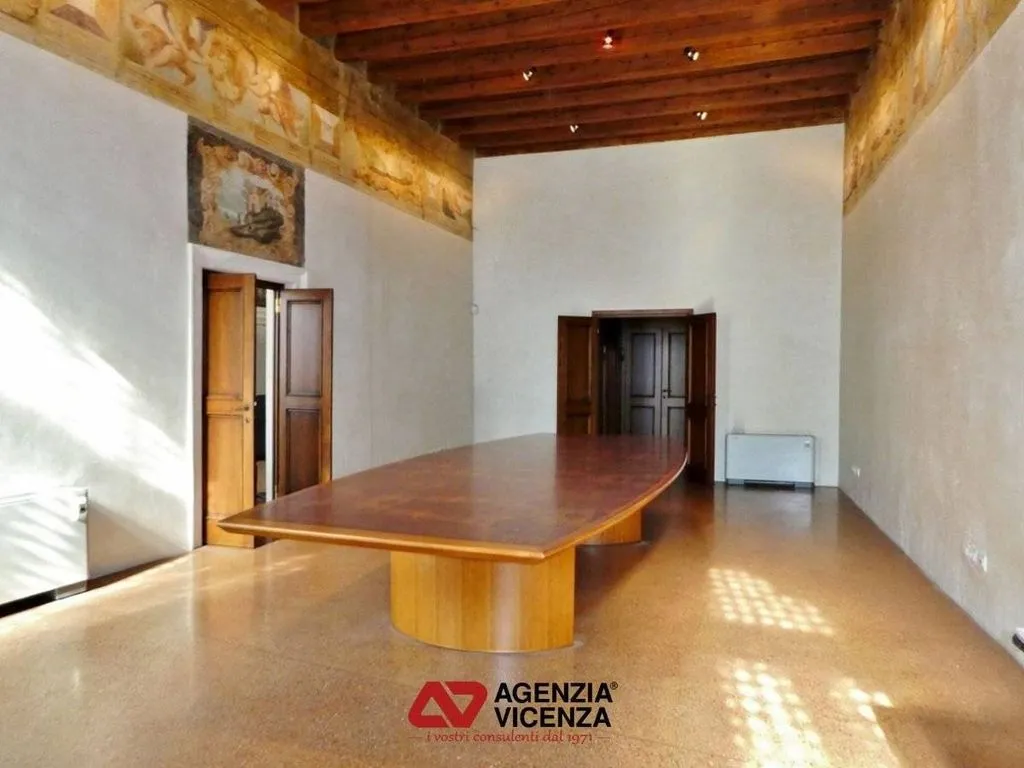 Salle à manger - Historic Office with Elevator in Vicenza