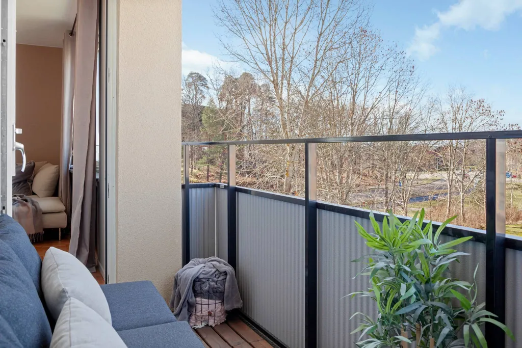 Balcon - Corner Flat with South-West Balcony in Urban Area