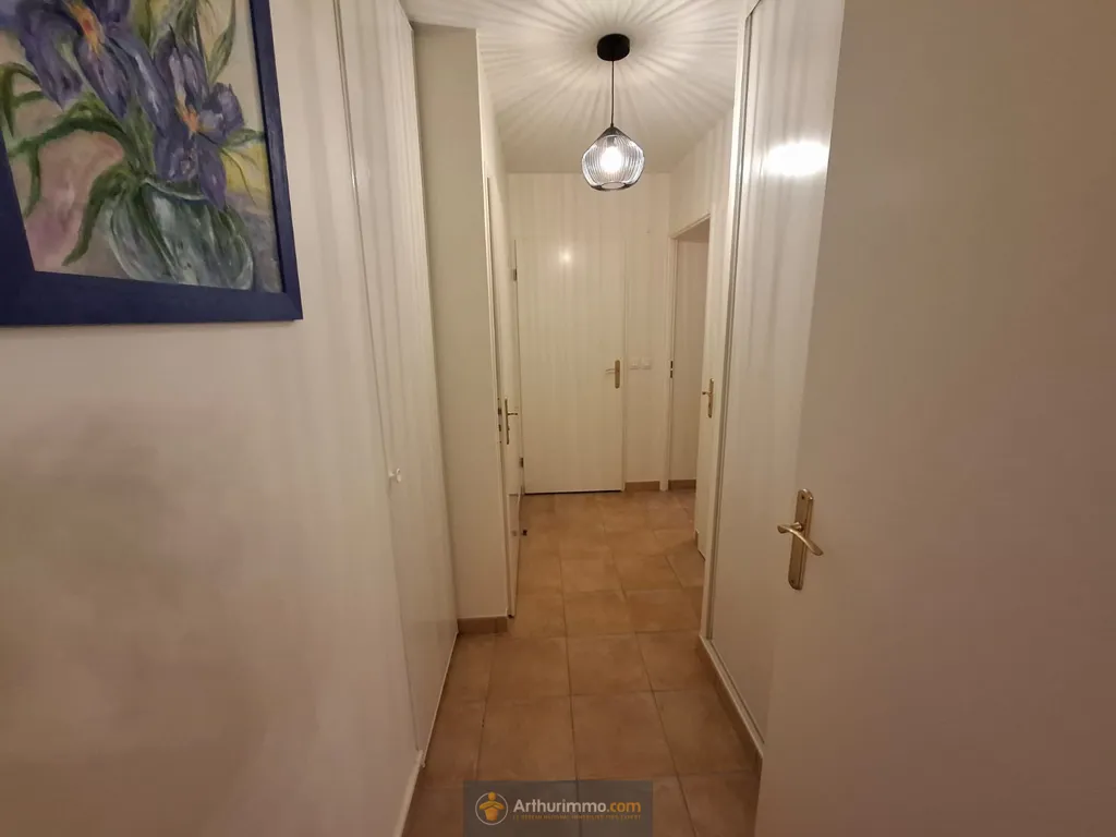 Esik - Refurbished 3-Bed Flat with Terrace in Coulommiers