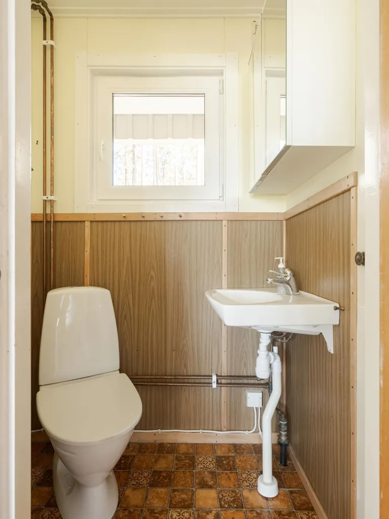 Bathrooms - Cottage with Water View near Coast